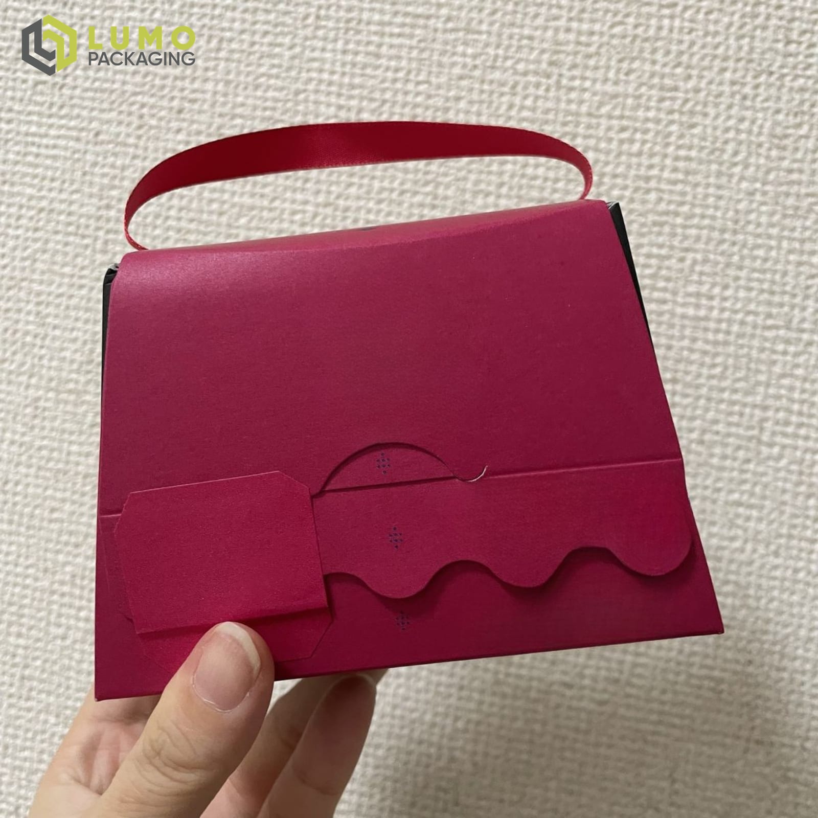 Purse-Shaped Scalloped Favor Box