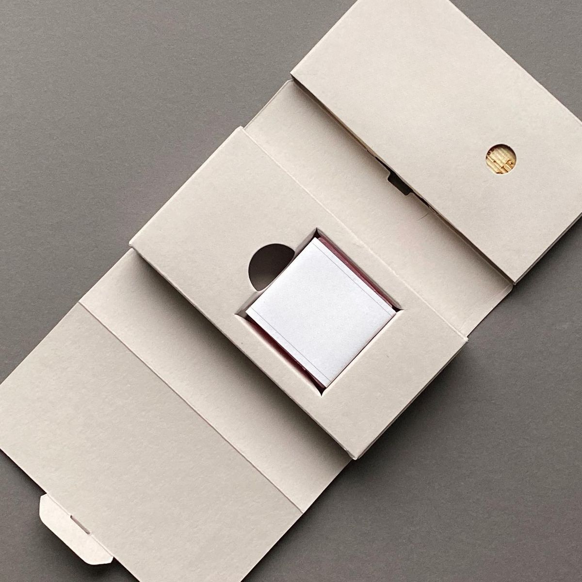 Light Grey Tri Fold Cardboard Mailer Specialty Luxury Packaging Premium Sustainable