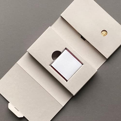Light Grey Tri Fold Cardboard Mailer Specialty Luxury Packaging Premium Sustainable